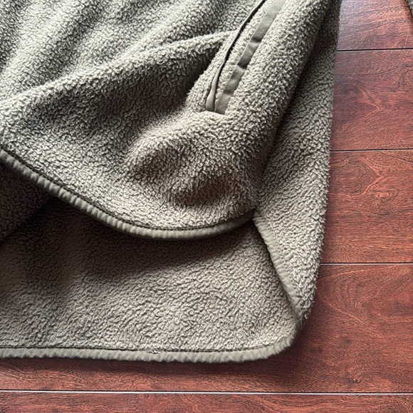 Abercrombie & Fitch Sweater - Picture 5 of 7